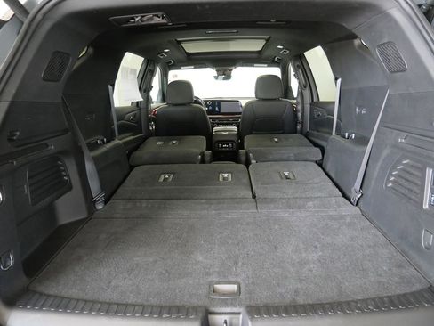 Used 2024 Chevrolet Traverse RS w/ LPO, Floor Liner Package AWD/4WD image 31