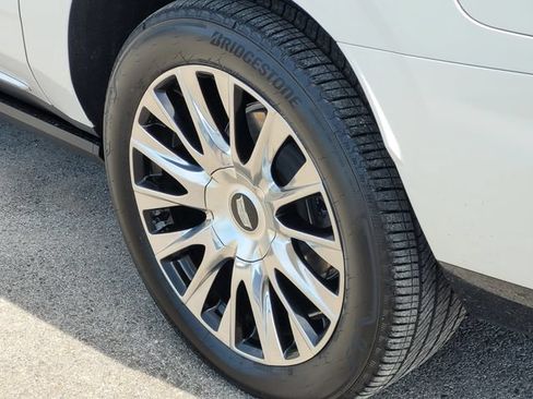 Used 2025 Cadillac Escalade ESV Premium Luxury Platinum w/ LPO, Floor Liner Package AWD/4WD image 7
