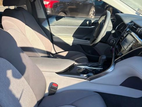 Used 2018 Toyota Camry LE image 16