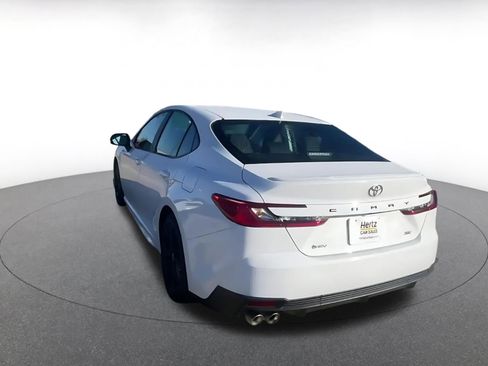 Used 2025 Toyota Camry SE image 11
