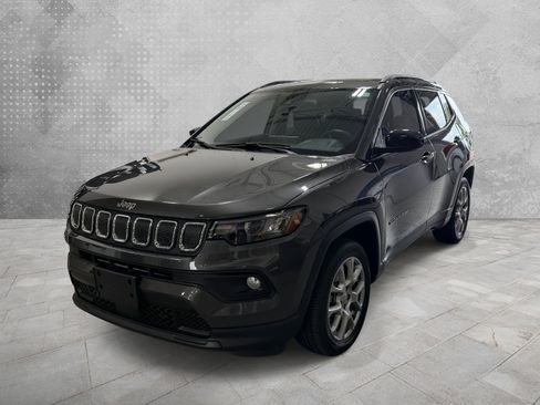 Used 2022 Jeep Compass Latitude w/ Sun and Sound Group AWD/4WD image 4