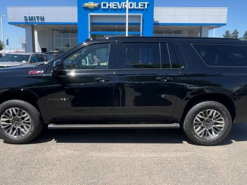 Used 2025 Chevrolet Suburban Z71 AWD/4WD image 4