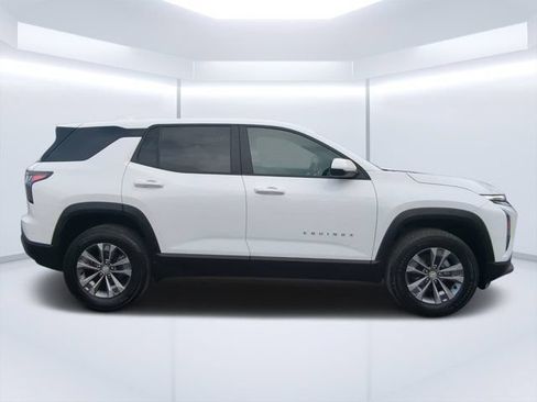 Used 2025 Chevrolet Equinox LT FWD image 2