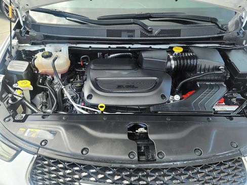Used 2025 Chrysler Pacifica Select FWD image 9
