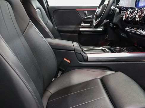 Used 2025 Mercedes-Benz GLA 250 4MATIC image 16