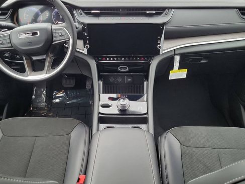 New 2026 Jeep Grand Cherokee Altitude AWD/4WD image 11