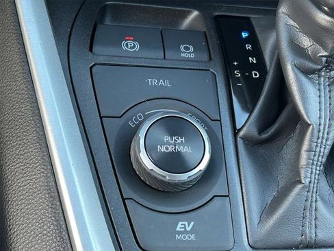 Certified 2025 Toyota RAV4 LE image 21