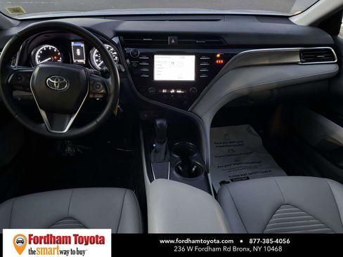 Used 2018 Toyota Camry SE image 9