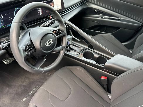 Certified 2025 Hyundai Elantra SEL image 10