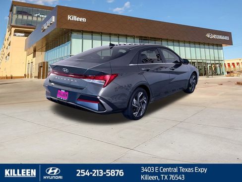 Used 2025 Hyundai Elantra SEL image 9