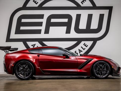 Used 2019 Chevrolet Corvette ZR1 RWD image 8