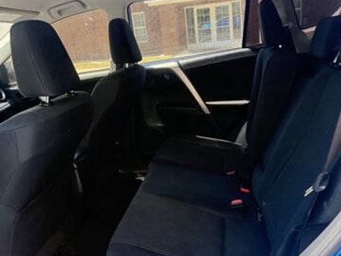 Used 2018 Toyota RAV4 LE w/ All Weather Liner Package FWD image 10