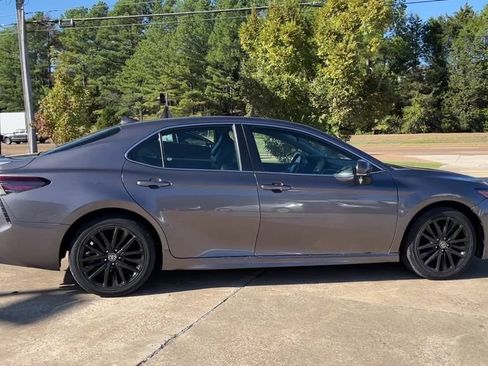 Used 2023 Toyota Camry SE image 7