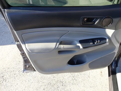 Used 2015 Toyota Tacoma image 13