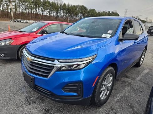 Used 2024 Chevrolet Equinox LS w/ LS Convenience Package image 3