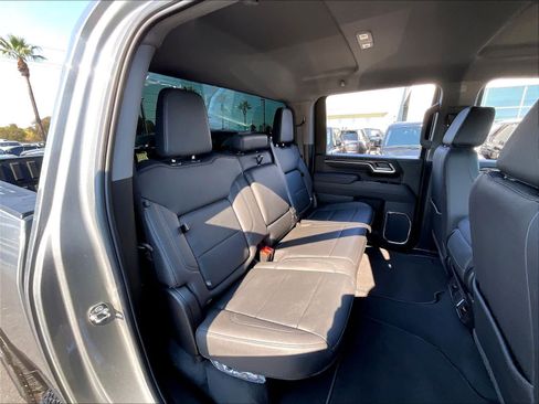 Used 2025 GMC Sierra 2500 SLT AWD/4WD image 30