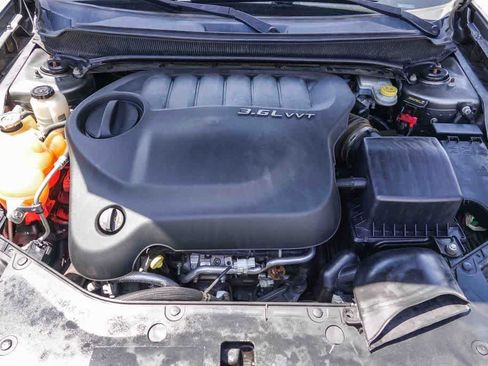 Used 2012 Dodge Avenger SE FWD image 27