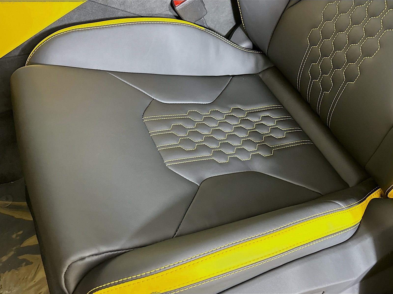 Used 2025 Lamborghini Urus S AWD/4WD image 25