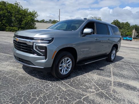 New 2026 Chevrolet Suburban LS RWD image 4