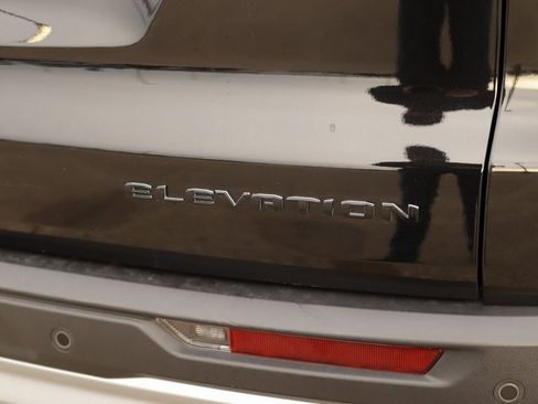 Used 2025 GMC Acadia Elevation image 38