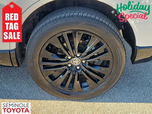 Used 2024 Toyota Venza Nightshade image 5