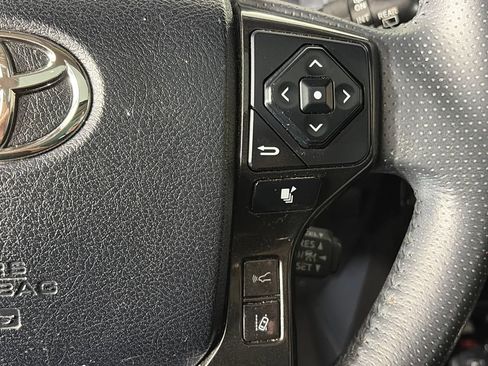 Used 2020 Toyota 4Runner TRD Off-Road Premium w/ Moonroof Package AWD/4WD image 18