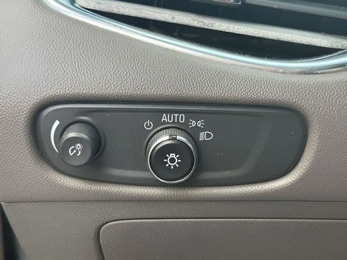Used 2018 Chevrolet Malibu LT FWD image 27