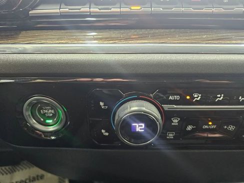 Used 2024 Chevrolet Silverado 1500 LT Trail Boss w/ Protection Package AWD/4WD image 10