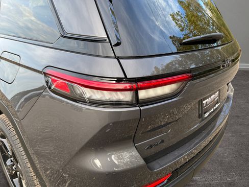 New 2025 Jeep Grand Cherokee Limited w/ Black Appearance Package image 33