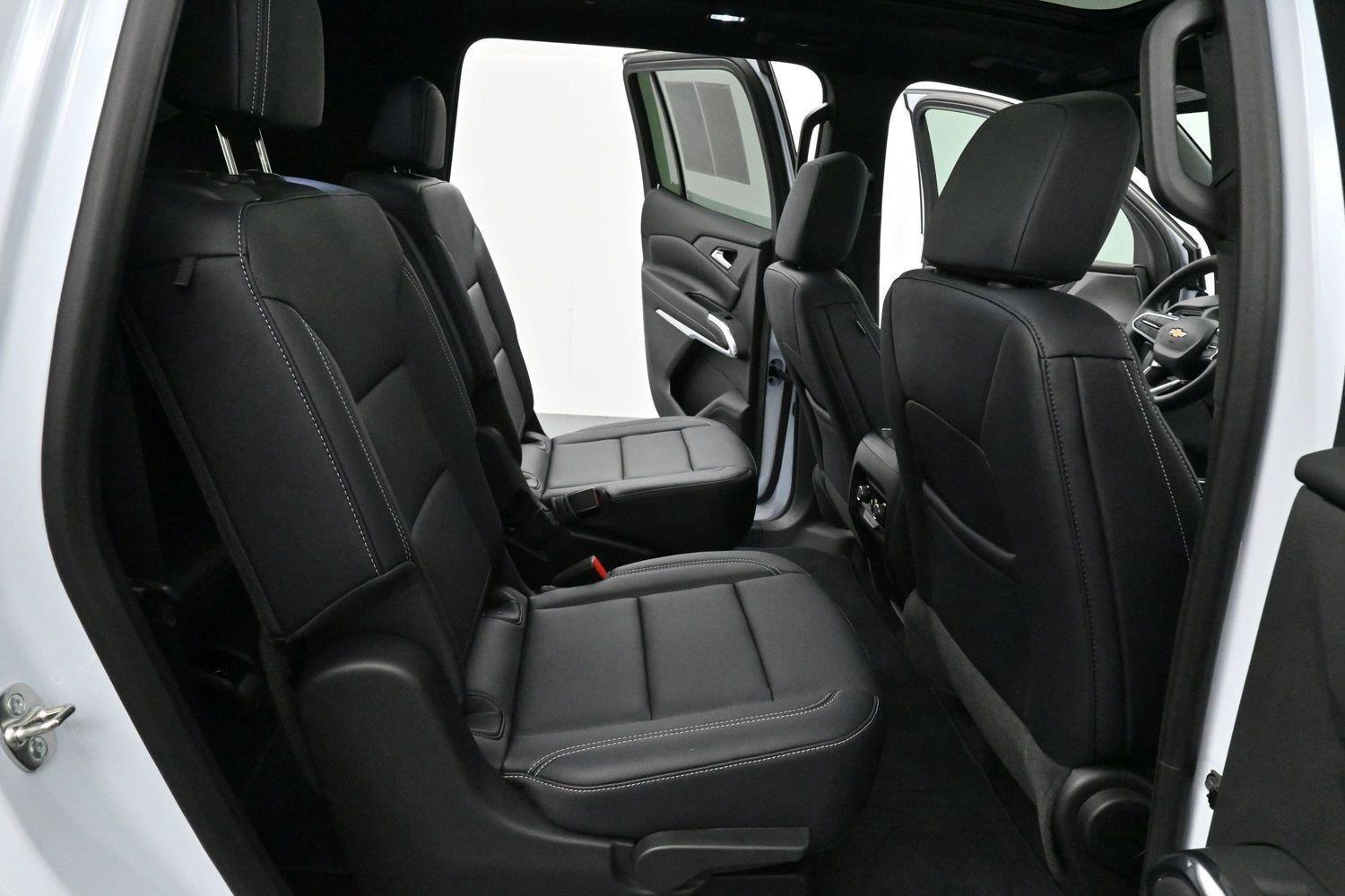 Used 2026 Chevrolet Traverse LT w/ Sun and Wheel Package FWD image 36