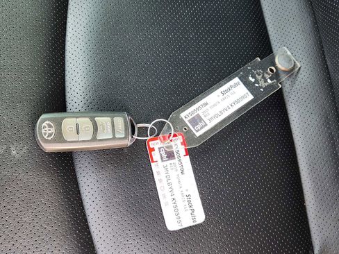 Used 2019 Toyota Yaris XLE FWD image 34