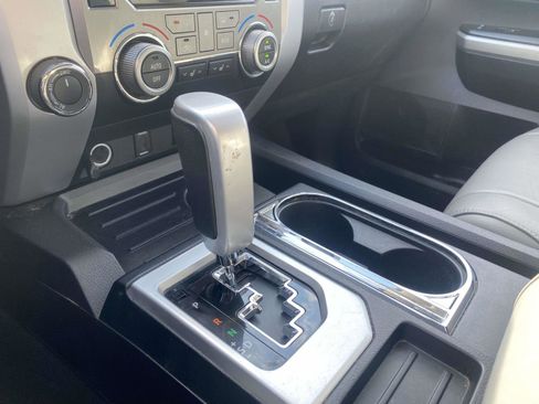 Used 2015 Toyota Tundra Limited w/ Limited Premium Package image 28