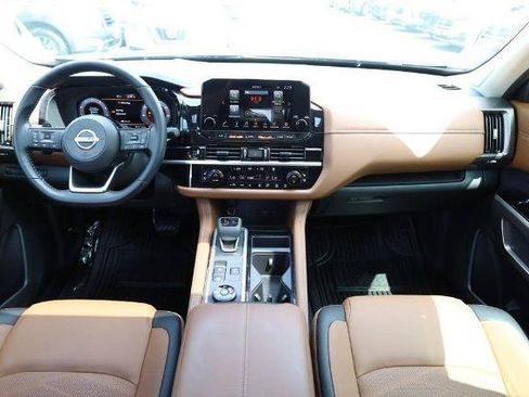 Used 2025 Nissan Pathfinder Platinum AWD/4WD image 29
