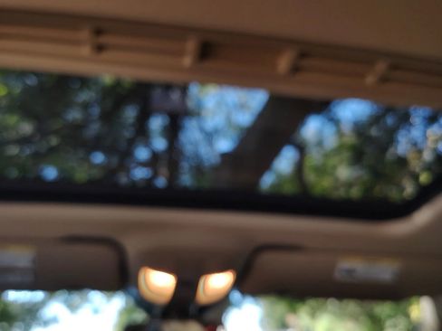 Used 2012 Mercedes-Benz GL 550 4MATIC image 16