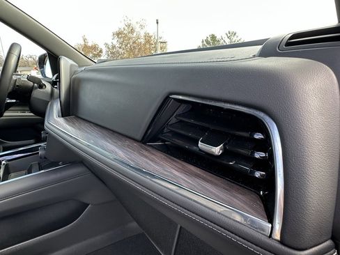 Used 2025 Chevrolet Tahoe Z71 image 12