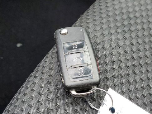 Used 2014 Volkswagen Jetta S image 25