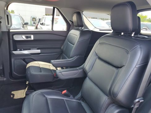 Used 2024 Ford Explorer XLT w/ Equipment Group 202A AWD/4WD image 30
