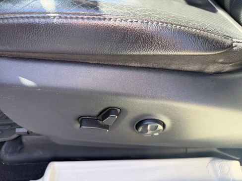 Used 2021 Chrysler Pacifica Touring-L w/ Premium & Safety Sphere Group image 14