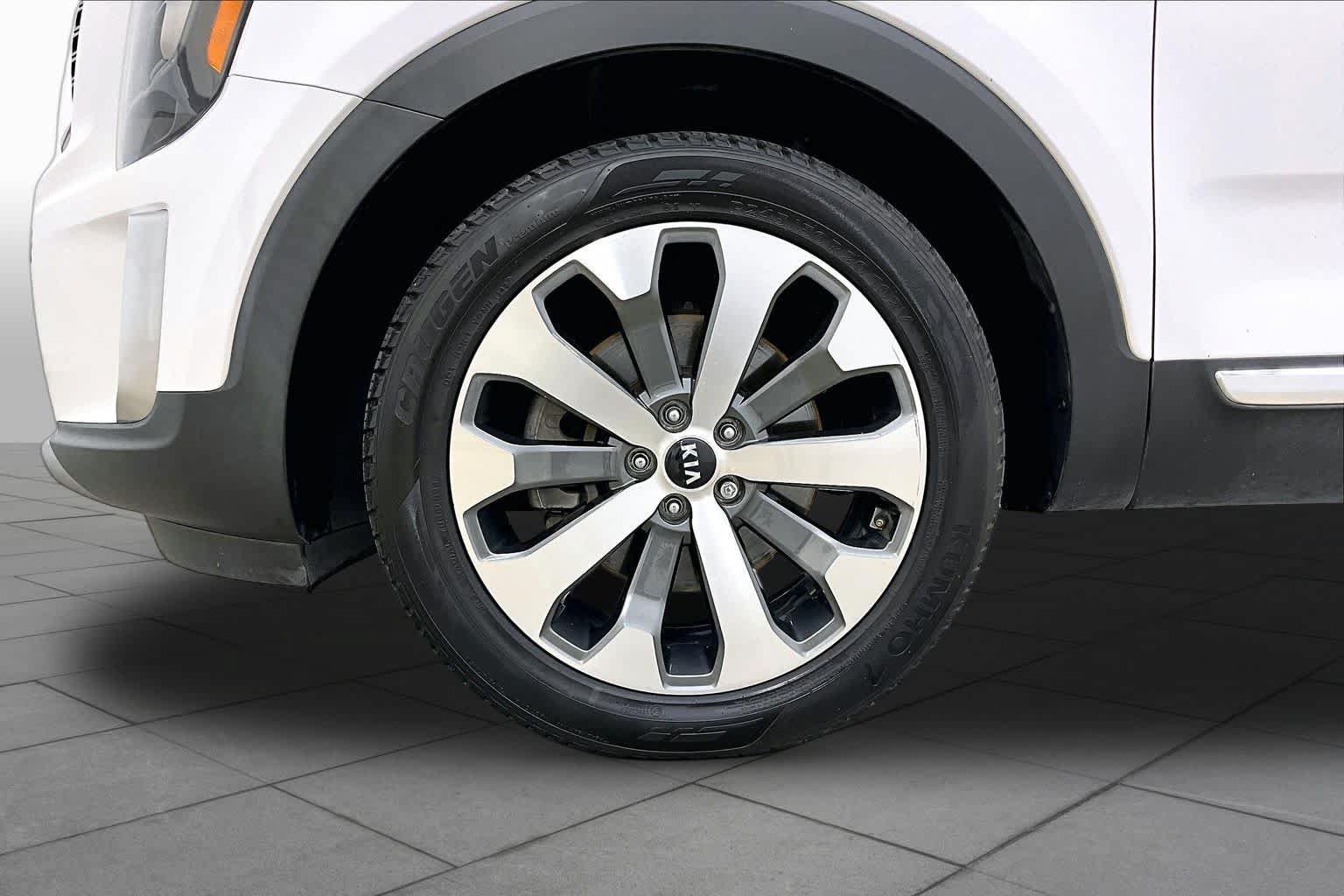 Used 2021 Kia Telluride EX w/ EX Premium Package FWD image 11