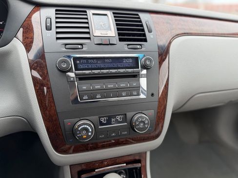 Used 2007 Cadillac DTS Luxury I w/ Sun And Sound Package image 19