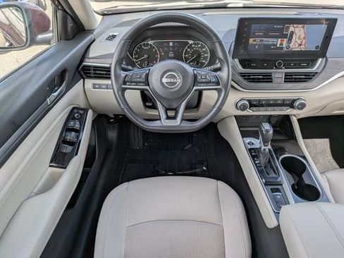Used 2023 Nissan Altima 2.5 SV w/ SV Premium Package AWD/4WD image 15
