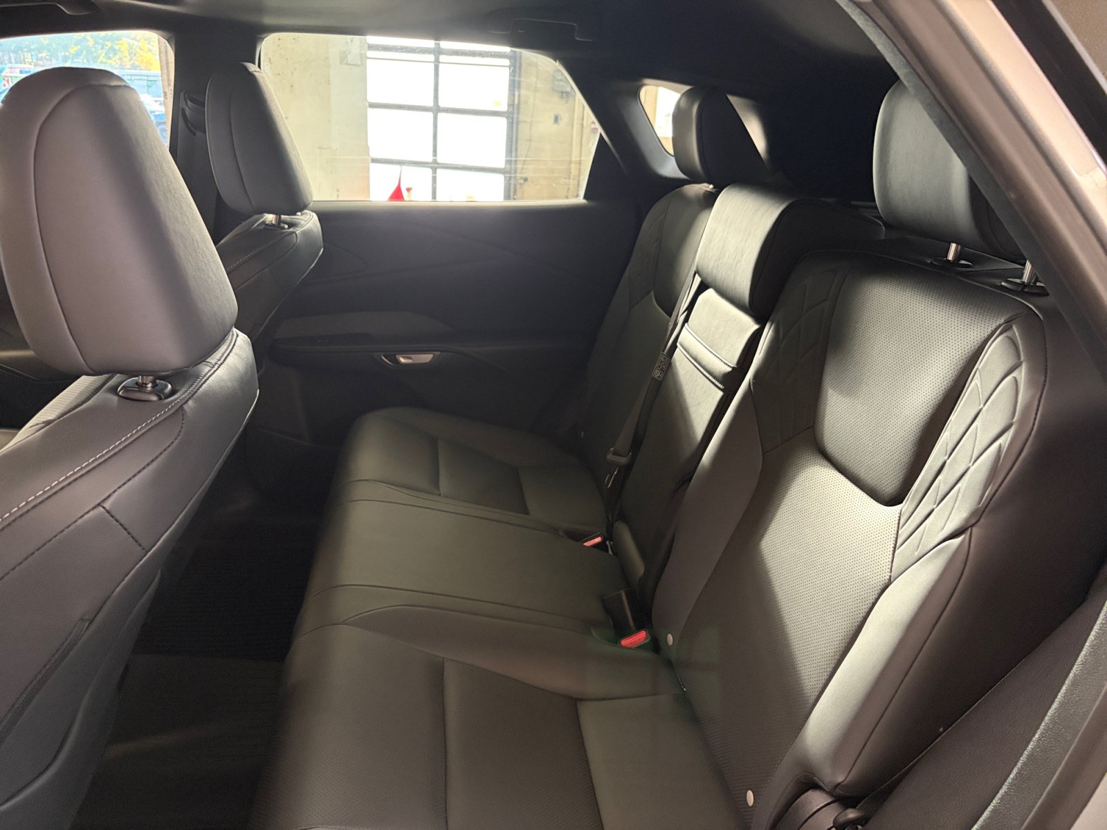 Used 2025 Lexus RX 350h w/ Convenience Package AWD/4WD image 17