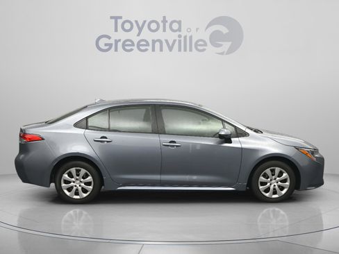 Used 2025 Toyota Corolla LE FWD image 16