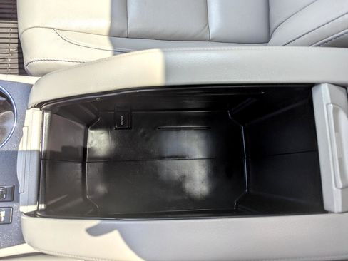 Used 2018 Toyota Highlander XLE image 31