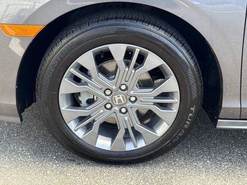 Used 2026 Honda Odyssey Touring image 11
