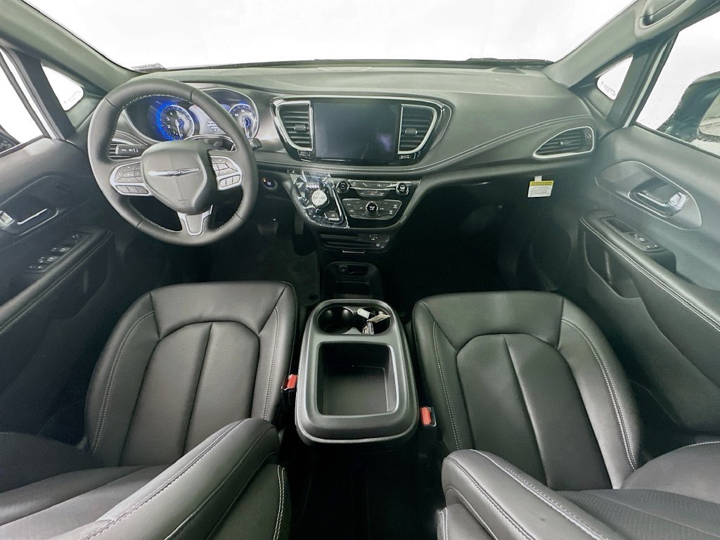 New 2026 Chrysler Pacifica Select AWD/4WD image 9