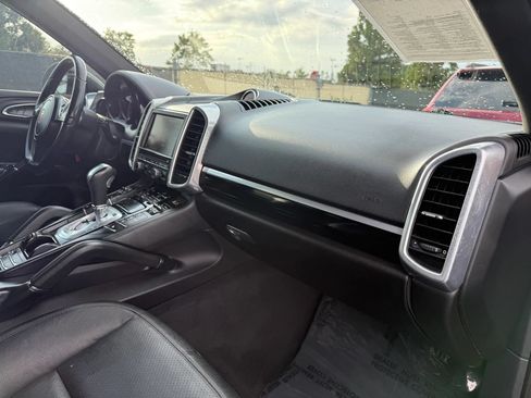 Used 2014 Porsche Cayenne Platinum Edition AWD/4WD image 19