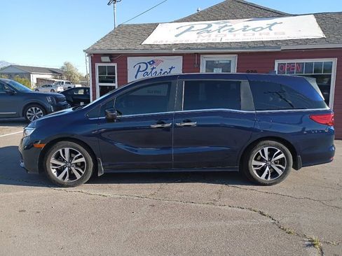 Used 2024 Honda Odyssey Touring image 2