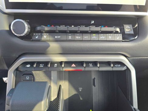 Used 2025 Toyota Tundra Platinum image 27