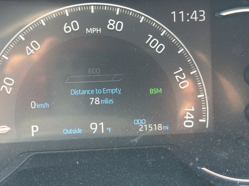 Used 2024 Toyota RAV4 LE AWD/4WD image 4
